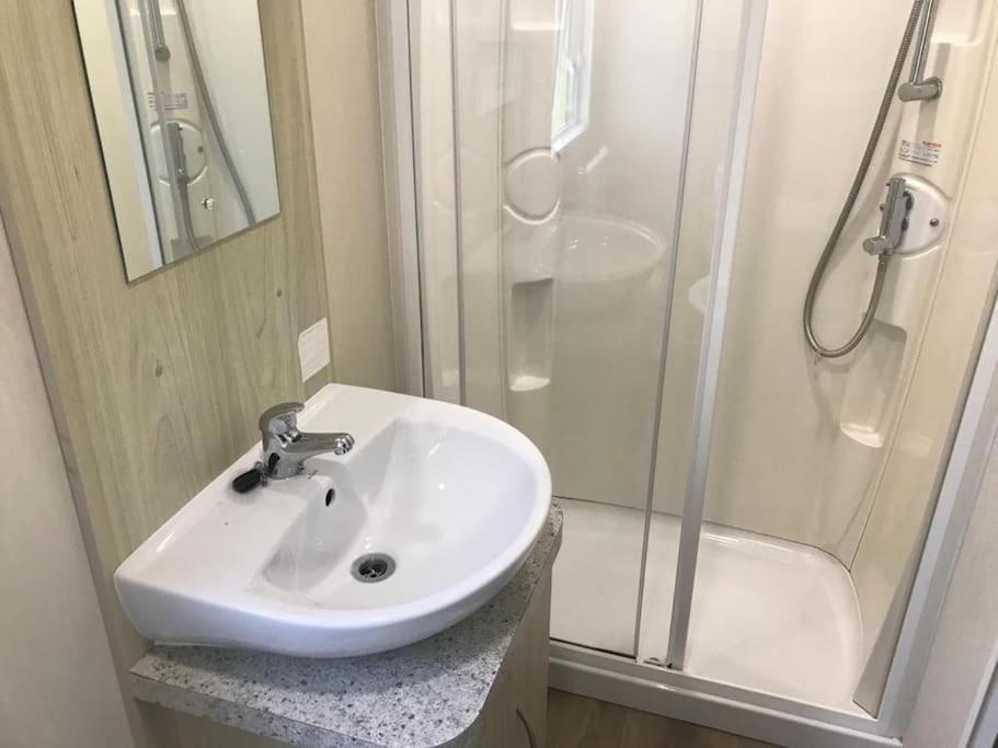 2 Bedroom Caravan. Newquay. Cornwall. Apartment *