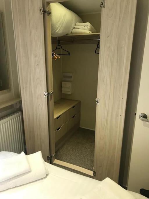 Apartment 2 Bedroom Caravan. Newquay. Cornwall. *