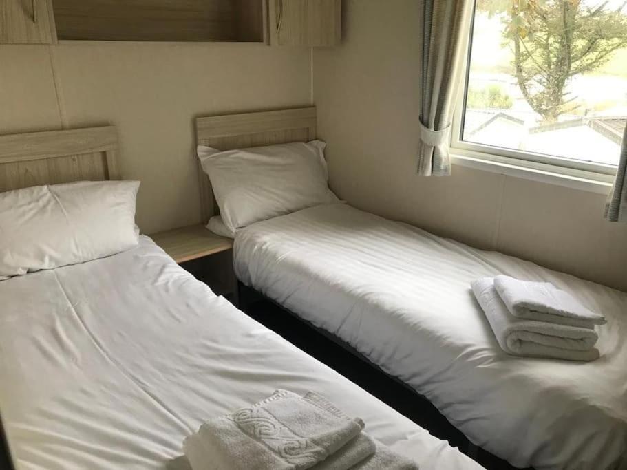 2 Bedroom Caravan. Newquay. Cornwall. *