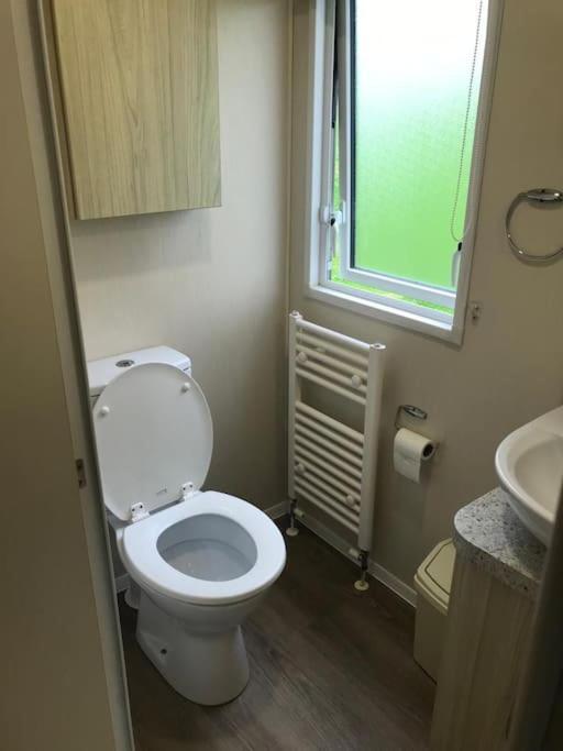 2 Bedroom Caravan. Newquay. Cornwall. Apartment *